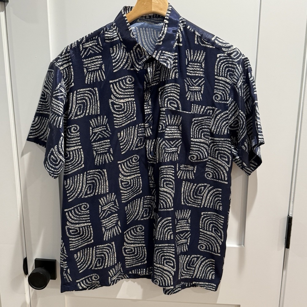 THAI SILK Shirt Men's Short Sleeve Button Front‎ Sz. MEDIUM Tribal Print - Picture 3 of 4